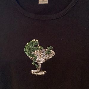Black tee shirt with sequin frog in martini appliqué glass in XL